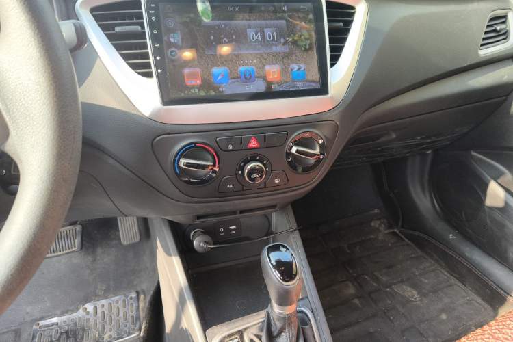 Used Hyundai Verna (new generation) 2016 1.4L Automatic Cool Edition GLS Audio And AC Panel