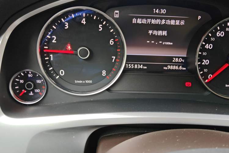 Used Volkswagen Touareg 2014 3.0 TSI New Edition Odometer Close Up