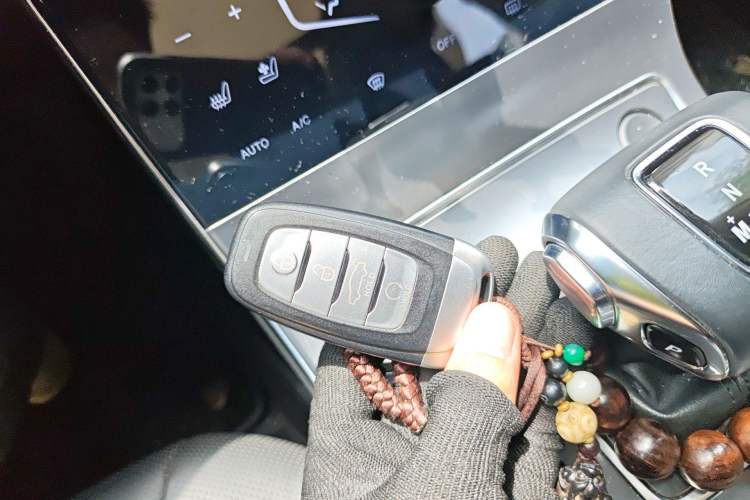 Used Hongqi H5 2022 Classic Model 1.8T Automatic Smart Connect Flagship Edition Vehicle Key