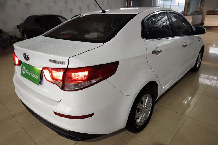 Used Kia K2 2015 Sedan 1.4L MT GLS