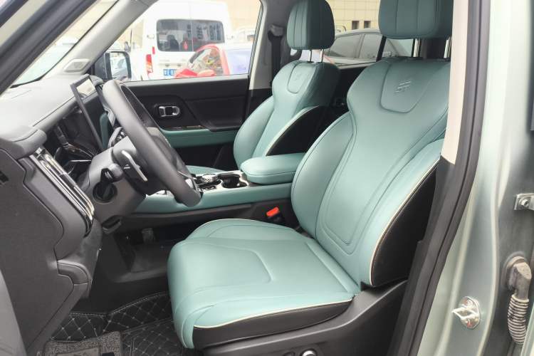 Used JETOUR Freelander 2025 2.0TD Automatic XWD Conqueror Left Front Seat