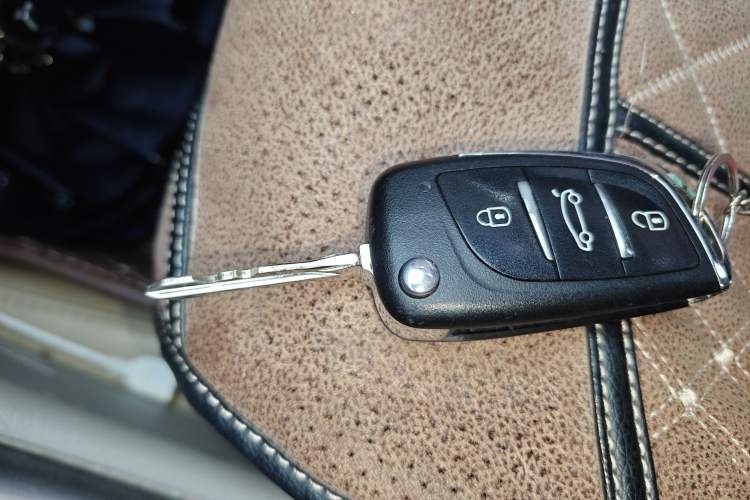 Used Citroen Elysee 2013 Sedan Classic 1.6L Manual Tech Edition