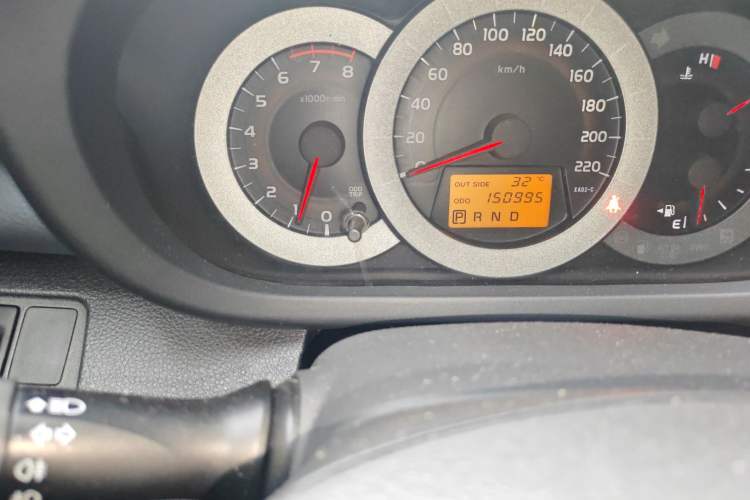 Used Toyota RAV4 2012 Luxurious 2.4L Automatic 4x4 with Stylish Features