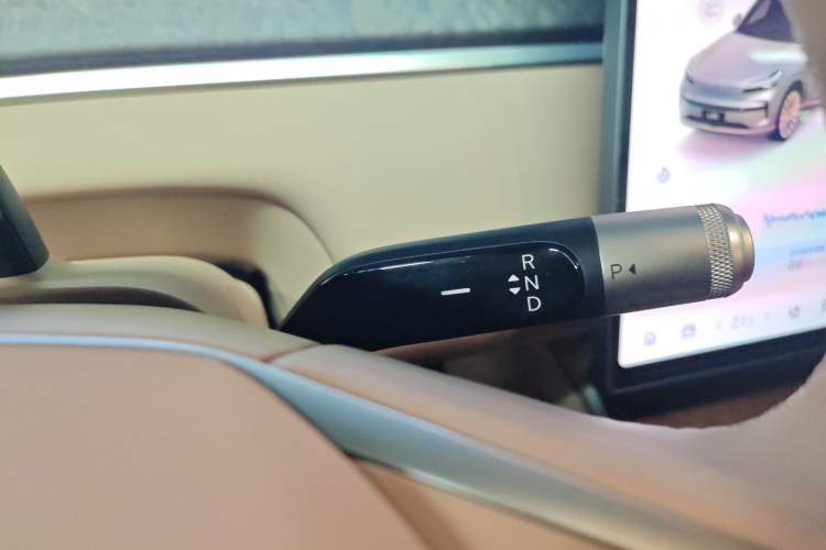 Used ONVO Luxeed L90 2025 Model—Ultra Six-Seater Version