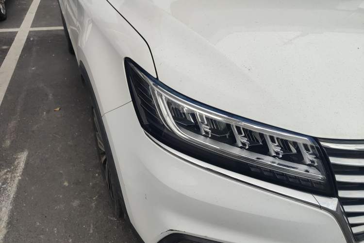 Used Roewe RX5 2019 20T Two-Wheel Drive Automatic 4G Connected Platinum Edition Right Front Headlight