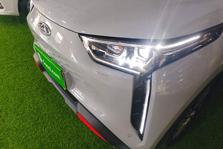 Used Chery New Energy Boundless Pro 2022 301km "Divine Beast" Version with Lithium Iron Phosphate Left Front Headlight