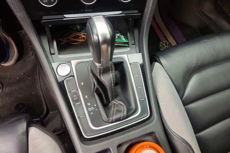 Used Volkswagen Golf 2019 280TSI DSG R-Line Model China V Standard Gear Lever