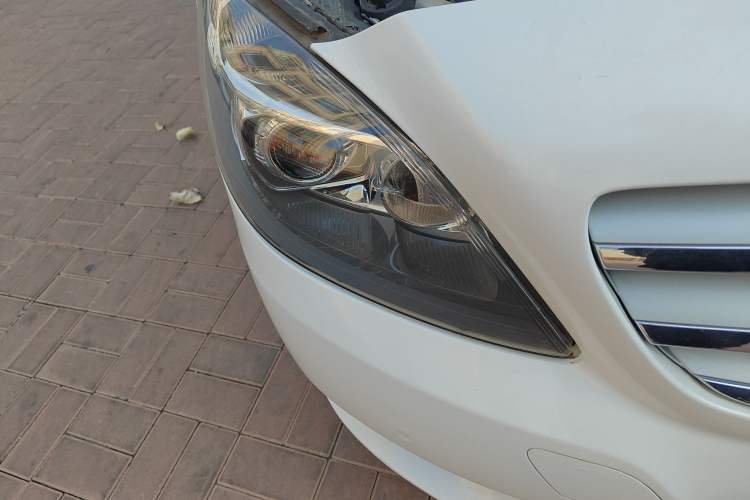 Used Mercedes-Benz B-Class 2012 B 180 Right Front Headlight