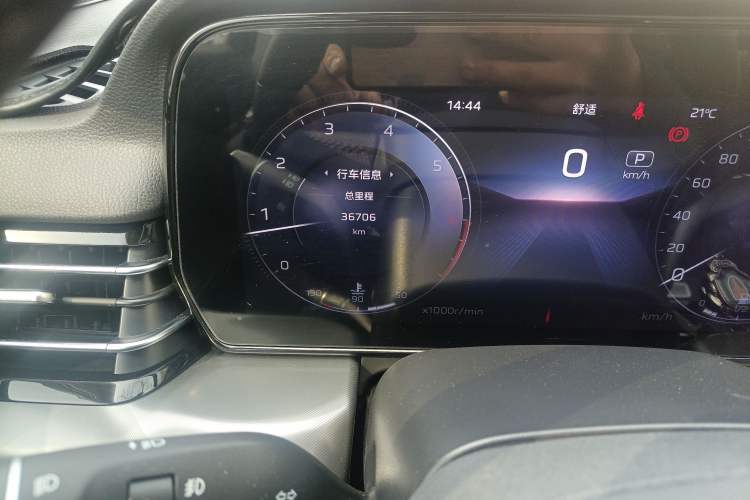 Used Hongqi HS5 2023 2.0T Qixiang Pro Edition Odometer Close Up