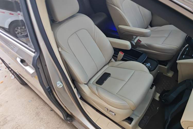 Used Buick GL8 2023 ES Lu Zun Deluxe Model Right Front Seat