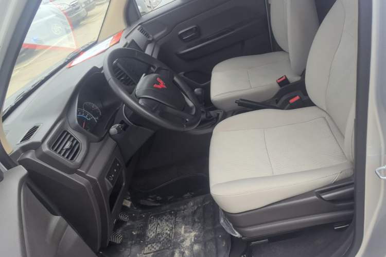 Used Wuling Hongguang V 2022 1.5L Enjoy Edition Electric-Powered LAR Left Front Seat