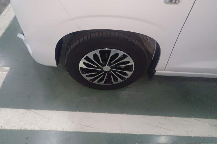 Used Dongfeng Fengon 380 2022 1.5L Comfort-Class Passenger Vehicle (Steel Spring) with 7 Seats