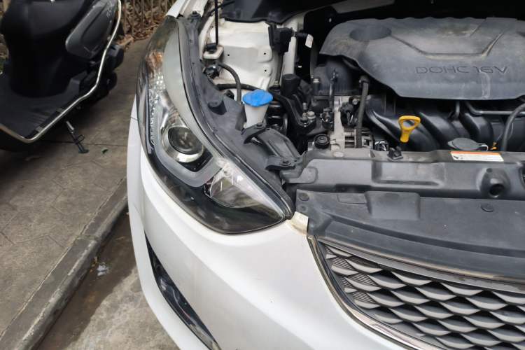 Used Hyundai Elantra (5th Generation / Langdong) 2016 1.6L Manual Luxury Model Right Front Headlight