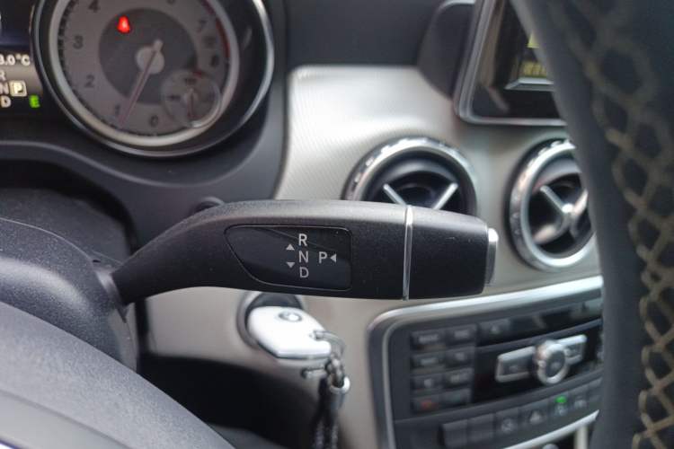 Used Mercedes-Benz GLA 2015 GLA 200 Fashion Model Gear Lever