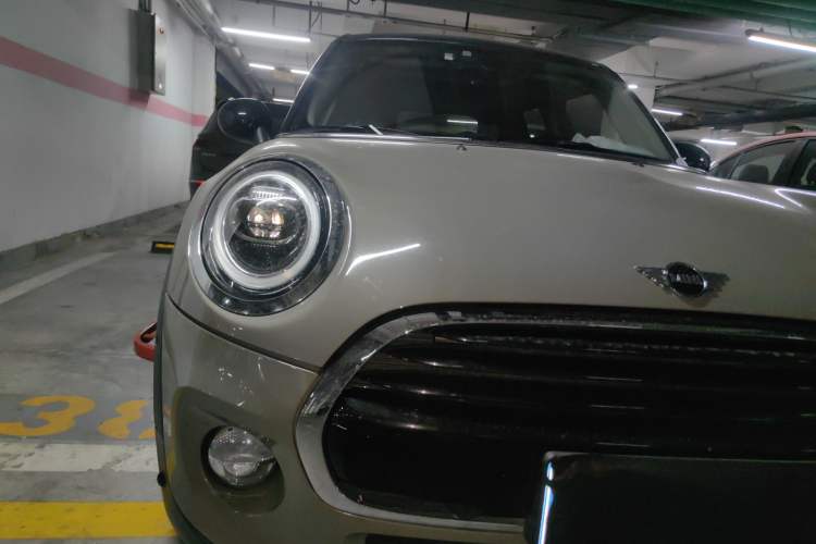Used MINI 2018 1.5T COOPER Classic Edition Five-Door Version Right Front Headlight
