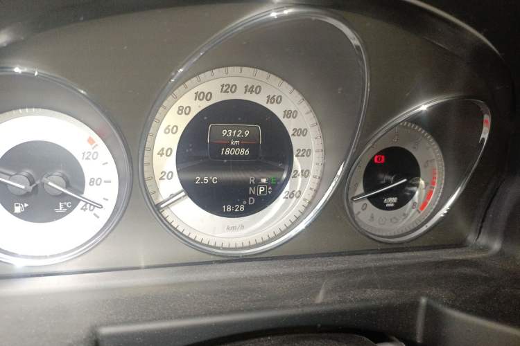 Used Mercedes-Benz GLK-Class 2013 GLK 300 4MATIC Dynamic Sunroof Model