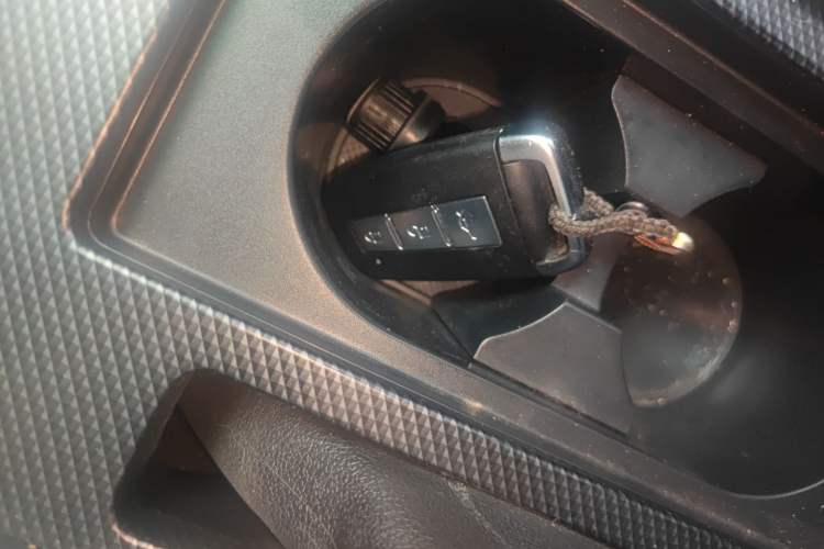 Used Haima M6 2017 1.6L Manual Comfort Model Interior 1