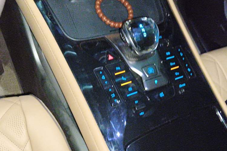 Used Denza D9 2024 DM-i 1050 Luxury Model