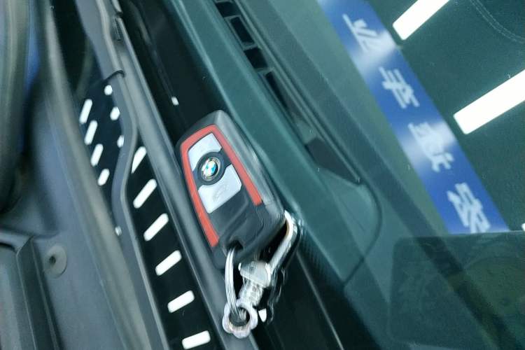 Used BMW 2 Series (Import) 2018 220i Convertible Coupe Sports Design Package
