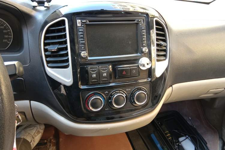 Used FORTHING Lingzhi 2015 M3 1.6L 7-Seater Standard Model
