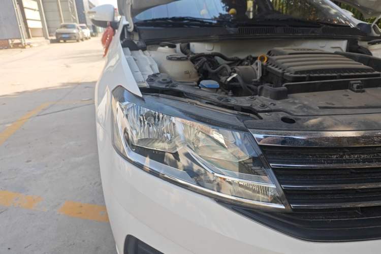 Used Volkswagen Lavida 2019 Lavida Start 1.5L Automatic Trendy Version China VI Standard Right Front Headlight