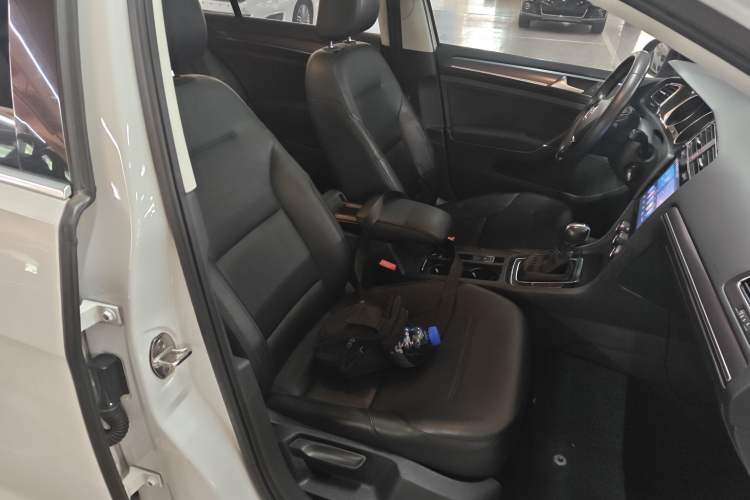 Used Volkswagen Golf 2017 230TSI Automatic Comfort Edition – Celebrating Milestone of One Million Units