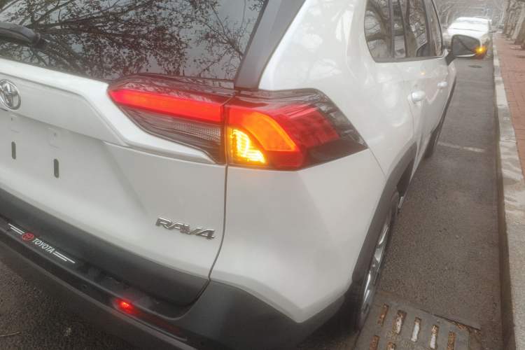 Used Toyota RAV4 2021 2.0L CVT Two-Wheel Drive Fashion PLUS Edition
