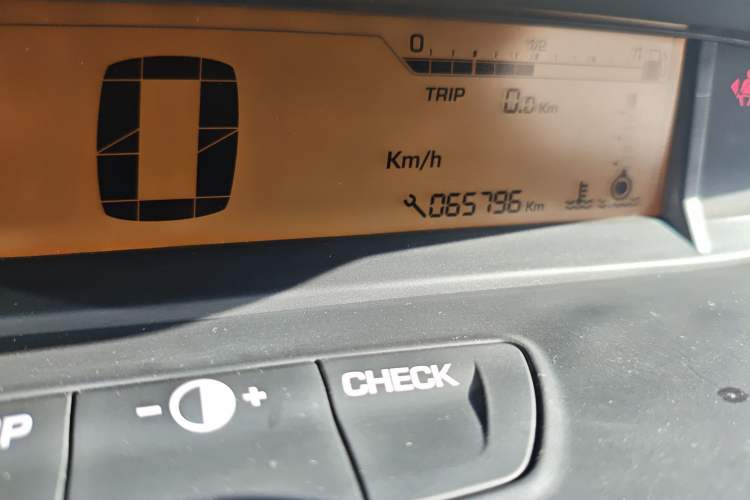 Used Citroen C-Quatre 2016 Classic Sedan 1.6L Manual - Premium Version Odometer Close Up