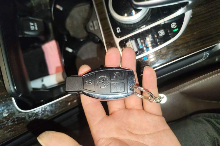 Used Mercedes-Benz GLC 2019 GLC 260 L 4MATIC Dynamic Model Vehicle Key