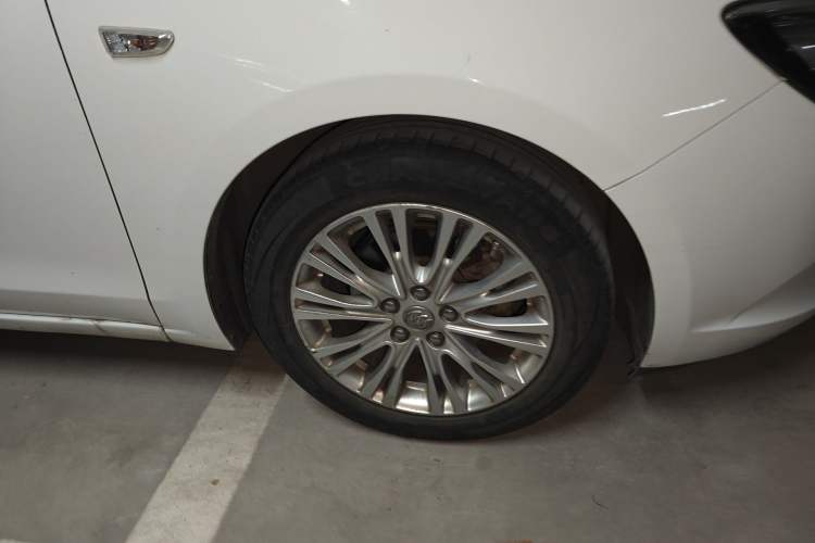 Used Buick GT 2015 15N Automatic Elite Version Right Front Wheel Hub