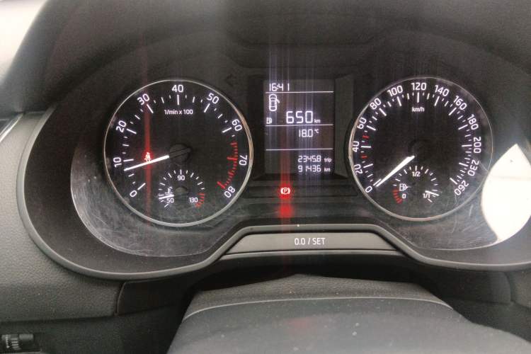 Used Skoda Octavia 2017 1.6L Manual Trend Edition Odometer Close Up