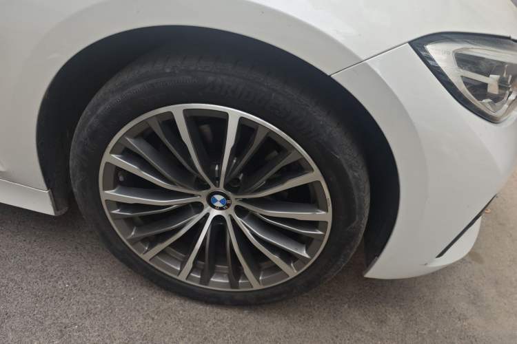 Used BMW 3 Series 2021 320i Sport Package Right Front Wheel Hub