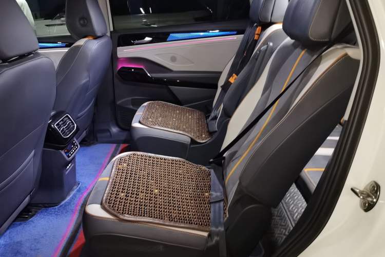 Used Volkswagen ID.6 CROZZ 2022 Long-Range Lite PRO Edition Left Rear Seat