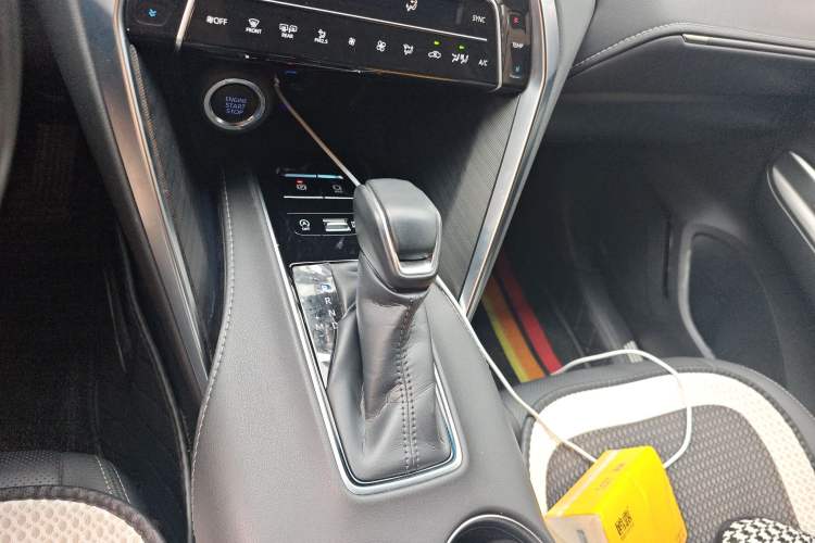 Used Toyota Harrier 2022 2.0L CVT Two-Wheel Drive Luxury Edition