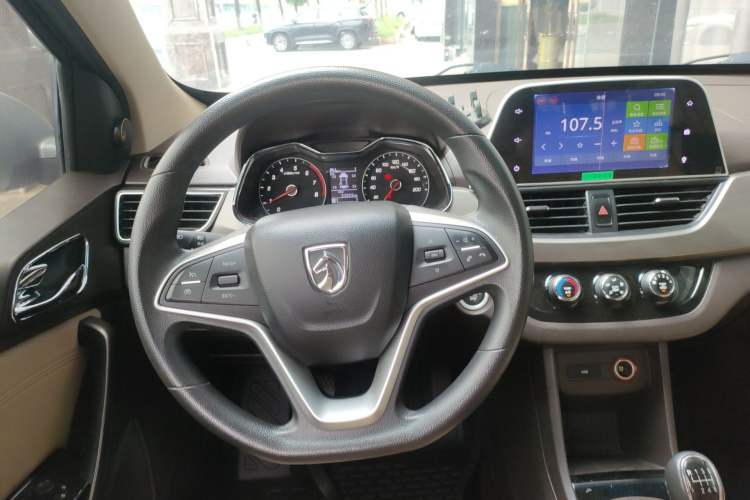 Used Baojun 310W 2017 1.5L Manual Luxury Edition China V