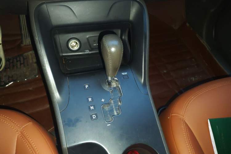 Used Hyundai ix35 2013 2.0L Automatic Two-Wheel Drive Smart GLS China IV Standard Gear Lever