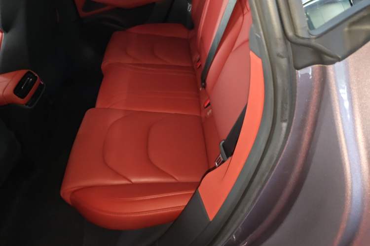 Used Xiaomi Auto SU7 2024 Four-Wheel Drive Ultra-Long Range Advanced Intelligent Driving Max Edition
