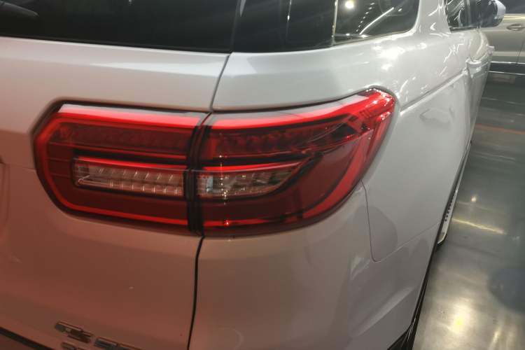 Used CHANGAN CS95 2017 2.0T Two-Wheel Drive Zhitu Edition Right Rear Taillight