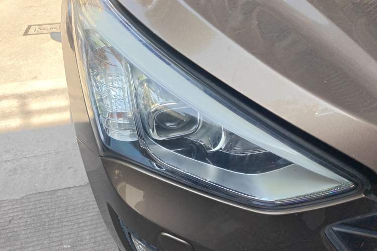 Used Hyundai Santa Fe 2013 Revised Version 2.0T Automatic All-Wheel Drive Top-Tier Trim