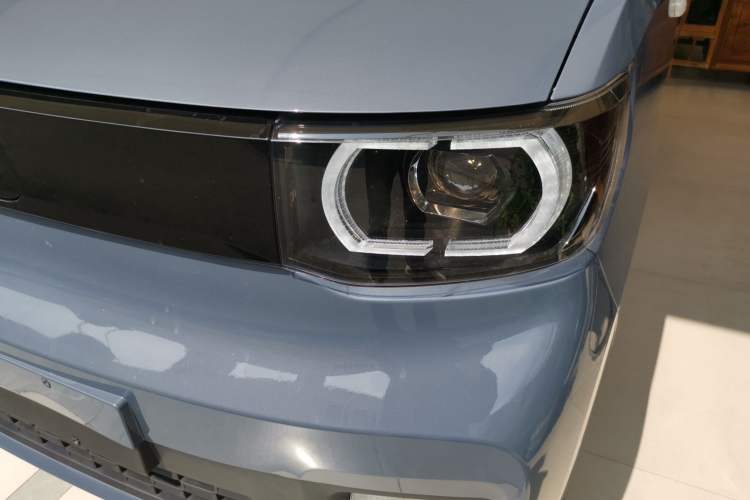 Used Wuling Hongguang MINIEV 2021 Macaron Premium Model – Lithium Iron Phosphate Left Front Headlight