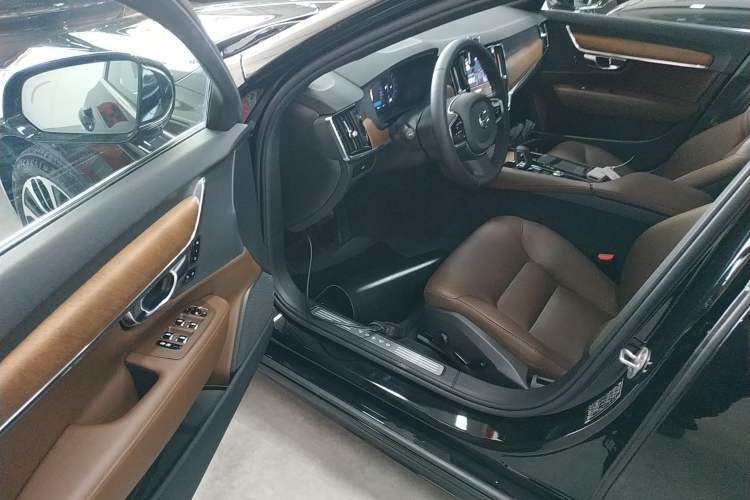 Used Volvo S90 2024 B5 Zhiyi Luxury Edition
