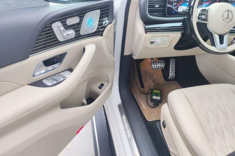 Used Mercedes-Benz GLE 2022 Refreshed GLE 350 4MATIC Coupe SUV Luxury Edition Driver Seat