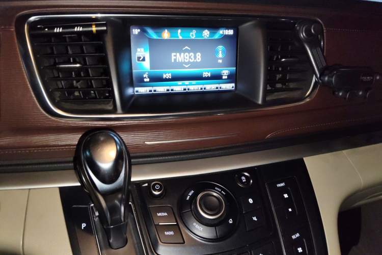 Used Buick GL8 2017 25S Luxury Version China V Standard Audio And AC Panel