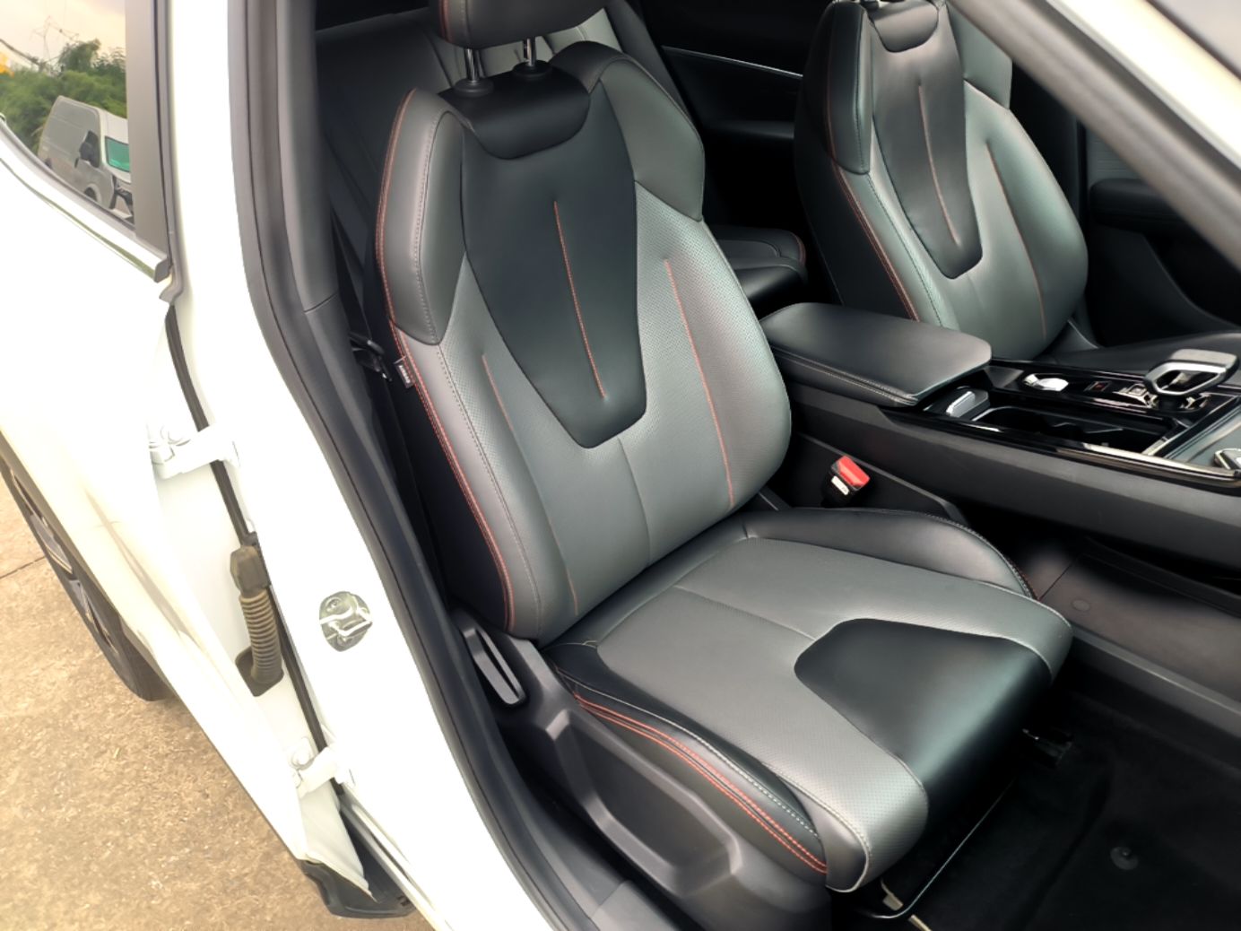 Geely Auto Emgrand X7 Sport 2023 Boyue COOL 1.5TD Smart Connectivity Model — снимка 19