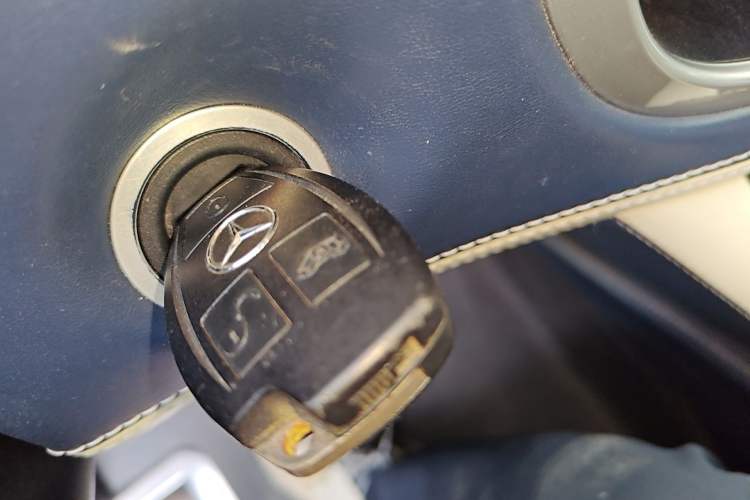 Used Mercedes-Benz V-Class  Vehicle Key