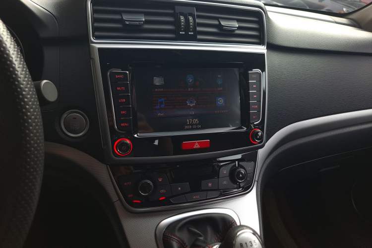 Used Haval M6 2019 1.5T Manual Two-Wheel Drive Urban Version China VI Standard
