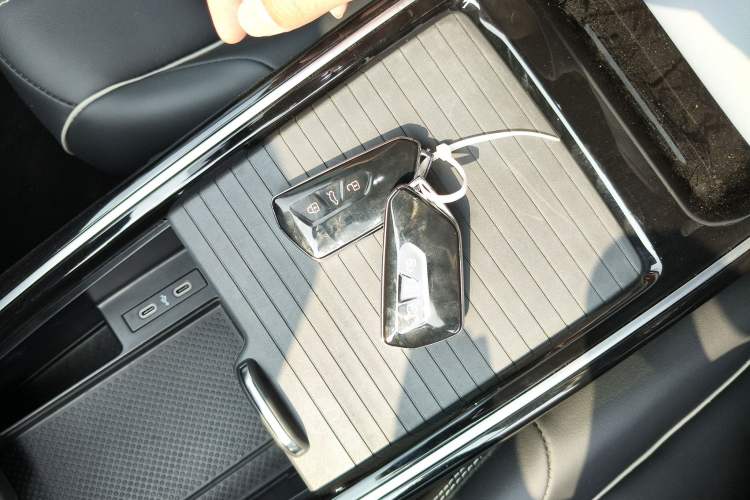 Used Volkswagen ID.4 X 2022 Pure Long-Range Version Interior 1