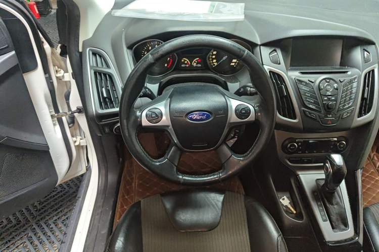 Used Ford Focus 2012 Sedan 1.6L Automatic Fashion Edition