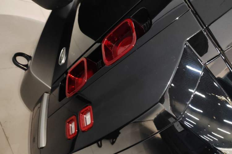 Used Land Rover Defender 2025 110 3.0T P400 – Dynamic HSE
