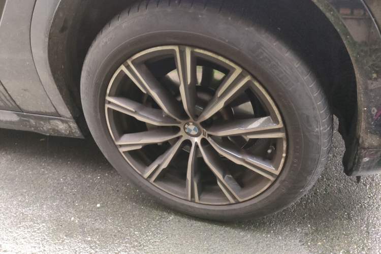 Used BMW X6 2022 xDrive30i M Sport Package Right Front Wheel Hub